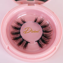 Load image into Gallery viewer, D Poodle Collection- Lashes in Compact